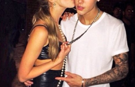 Жастин Биберийн нэр холбогдсон 12 бүсгүй