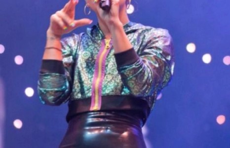 Дотуур өмдгүй Lily Allen