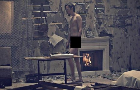 “A sound” Тэмүүлэн чармай нүцгэлэв