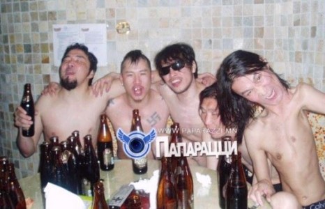Хээгүй эрчүүдээ гэж...