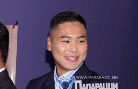 Жүжигчин Батушкаг эх орон дуудаж байна