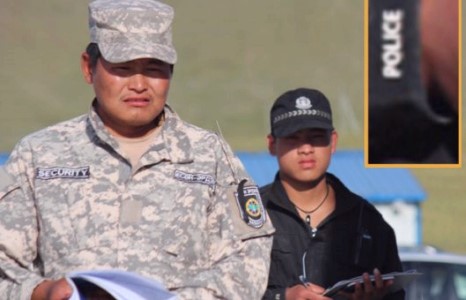 “Police” гэсэн хувцастай хятадууд Монгол Улсад хамгаалалтын алба ажиллуулж байна