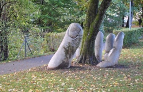 Сонирхолтой уран баримал, хөшөөнүүд