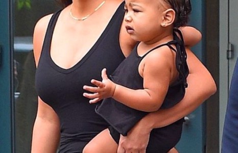 Кардашиан охиноороо “шоудаж” эхэллээ