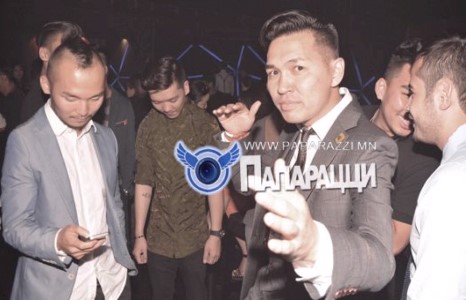 Анхаа ахиад л ганцаараа үлдлээ гэж үү?