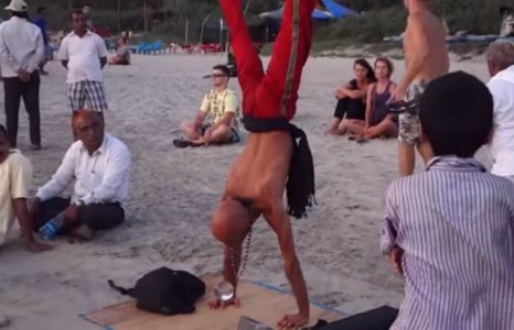 Физикийн хуулиудыг зөрчсөн гудамжны үзүүлбэр