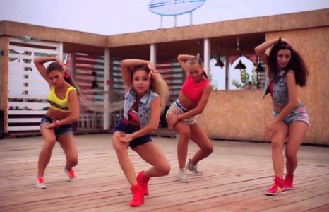 Оросын бүжигчид Youtube-д сенсаци тарив