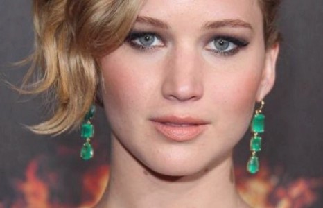 Эмэгтэй оддын нүцгэн зургийг хакерджээ