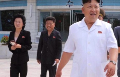 Сураггүй байсан Ким Чен Ун олны өмнө харагдлаа
