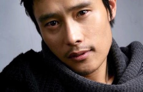 Ли Бюн Хуныг сүрдүүлсэн эмэгтэйчүүдийг баривчилжээ