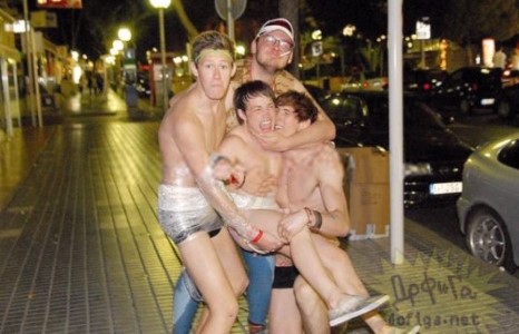 Согтуу Англи оюутнууд