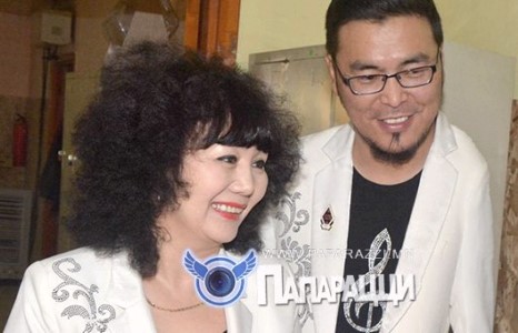 Дуучин Уранчимэгийн библээр учирсан нөхөр нь