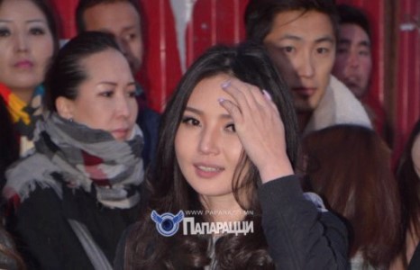 Хамгийн царайлаг жүжигчин бүсгүй