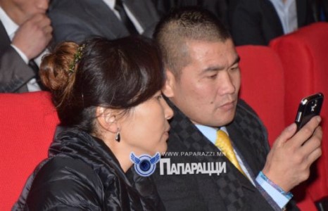 4 хүүхдийн аав,ээж болсон жаргалтай хосууд