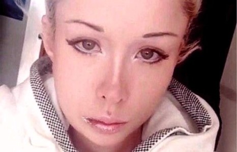 ”Хүн барби” халдлагад өртжээ