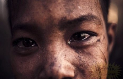 Манила хотын ядуусын хороололд хөдөлмөр эрхэлж байгаа хүүхдүүд