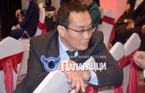 Амрагийн явдалдаа цэг тавьсан сайд