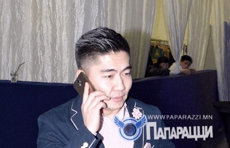 Дуучин Хаянаа бүдүүлэг зан гаргаж, хөл хүнд бүсгүйчүүдийг гомдоожээ