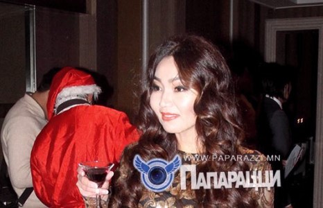 Аз жаргалын шоконд оруулагч сайхан бүсгүй