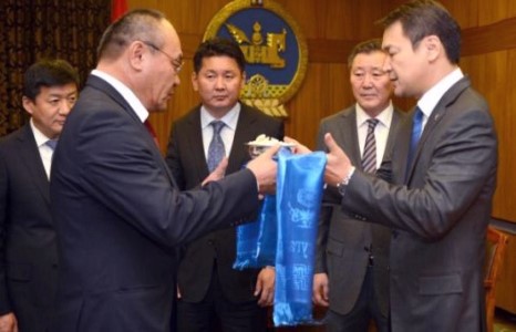 Шинээр томилогдсон сайд нарт тамгыг нь гардууллаа