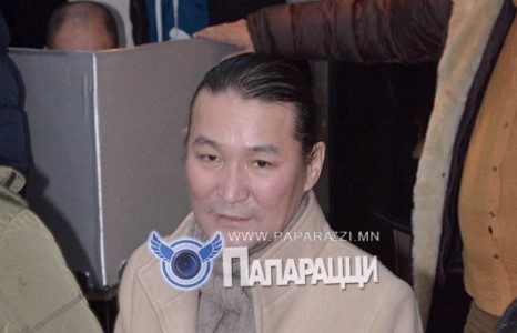  Дуучин Амгаа өөрийнхөө тухай ном бичиж байна