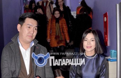 Жүжигчин Долгор тээгч эх хөлслөв