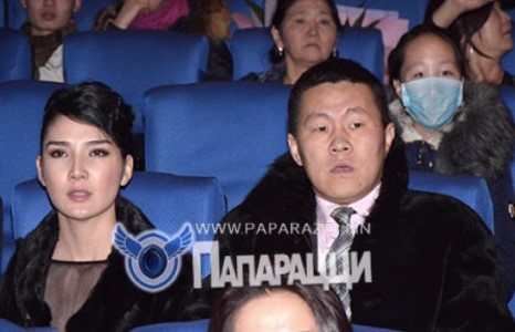 Дуучин Агиймаа нөхөртэйгөө булган шубаар хослов