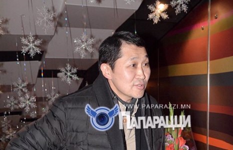 Жүжигчин Лхагвасүрэн гэр бүлийнхээ талаар нандин түүх дэлгэв