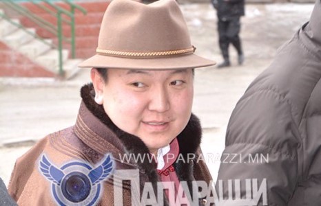 Янагийн ягаан дээл зөвхөн Н.Учралынх