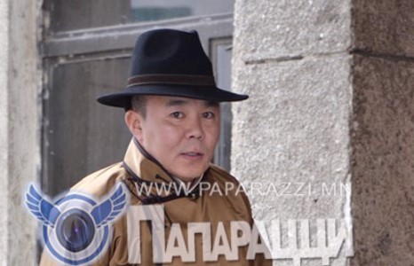 Жүжигчин Цоомоогийн алтлаг гоёл