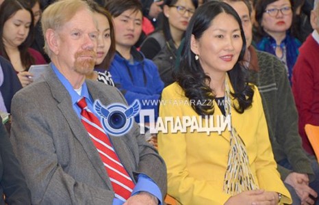 Ц.Оюунгэрэл гишүүний нөхрийг сонжвол