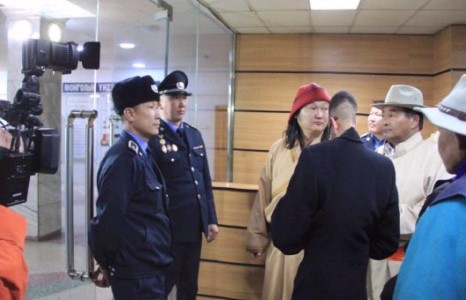 Халз мэтгэлцээний үеэр яг юу болсон бэ?