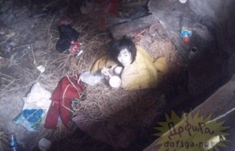 Дурлалаа гэж охиноо 6 жил амбарт хорьжээ