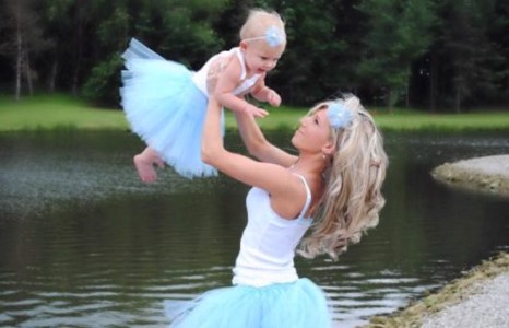 Ээжийн хайртай охидууд