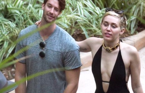 Майли Сайрус, Шварцнеггерийн бэр болох нь