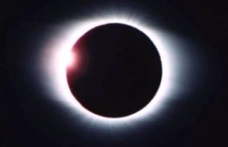 Өнөөдөр нар хиртэнэ