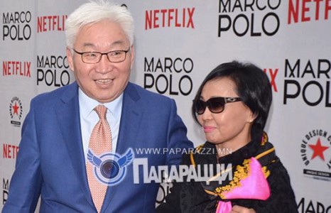 Хотын даргийн гэргий өнгөлөг байна аа