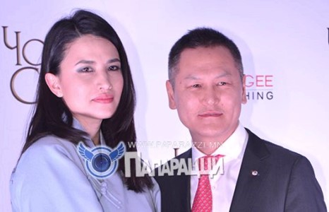 “Хас” банкаар овоглодог дархан бэр Г.Уянга