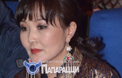 Зохиолч Б.Шүүдэрцэцэгийн эмзэглэл