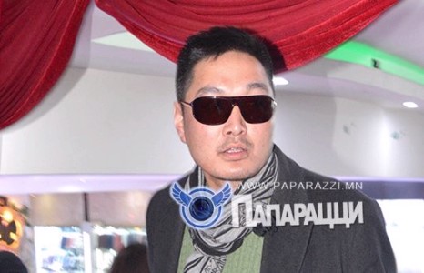 Цэрэгт яваагүй ч ахлах дэслэгч цолтой жүжигчин Д.Мөнхбат