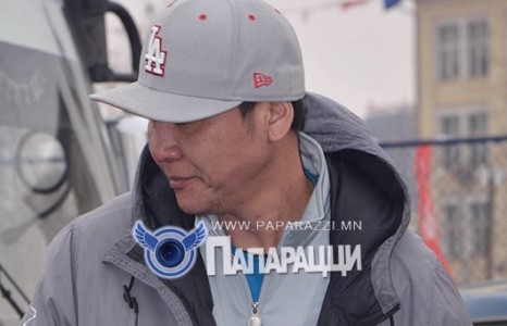 Өндөр Шарваад холын бүхэн ойрхон харагдана