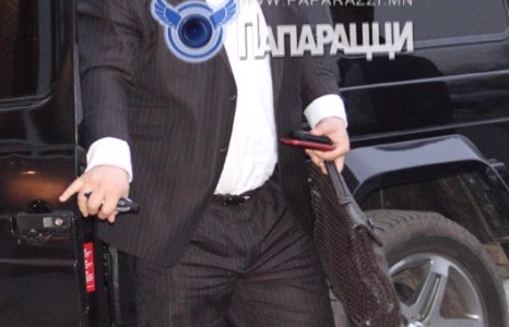Их аварга Д.Дагвадорж хэнийг өмөөрөв?