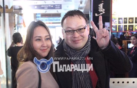 Төрсөн охиноо хайрладаггүй Мээдээ, шинэ эхнэрийн хамтаар...
