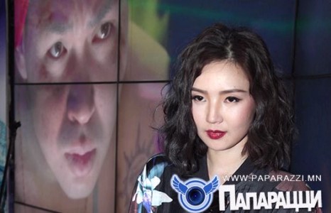 Эрчүүдийн хүсэмжит бүсгүй шүү дээ чи...