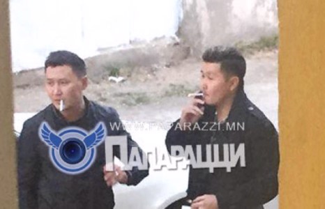 Жүжигчин Баярбатаа олон нийтийн газар тамхи татахаа больё оо