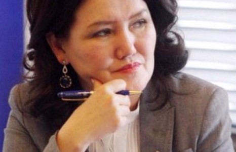 Л.Эрдэнэчимэг “бенз”-ээ зарсан уу?