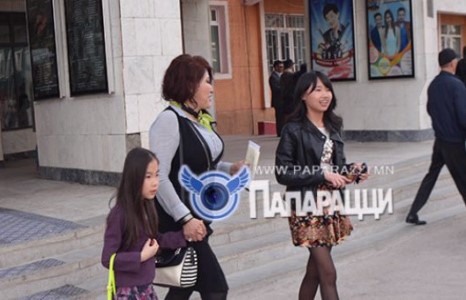 Дуучин Сарантуяагийн бяцхан Хулан охин