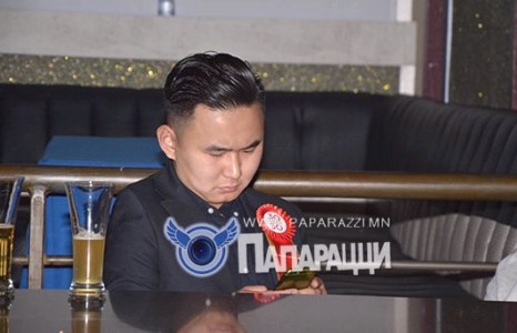 Энэ хорвоогийн хамгийн жаргалтай аав ЦЭЦЭ