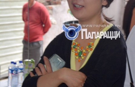 Залуу жүжигчин Ариука олны танил болоод найз залуугаа хаясан уу