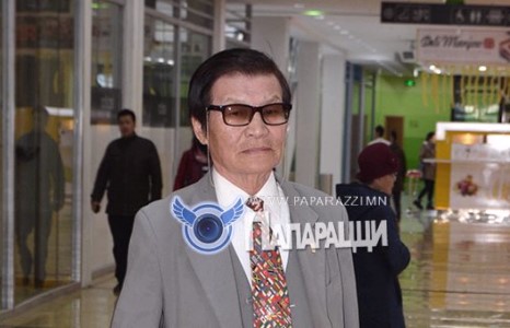 Сэтгүүлч улс төрийн тоймч, багш , дуучин, яруу найрагч DZ man